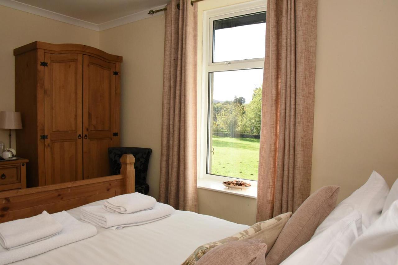 The Llanelwedd Arms Hotel Билт Уелс Екстериор снимка