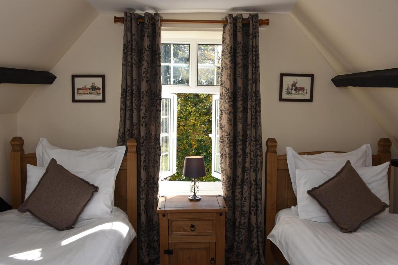 The Llanelwedd Arms Hotel Билт Уелс Екстериор снимка