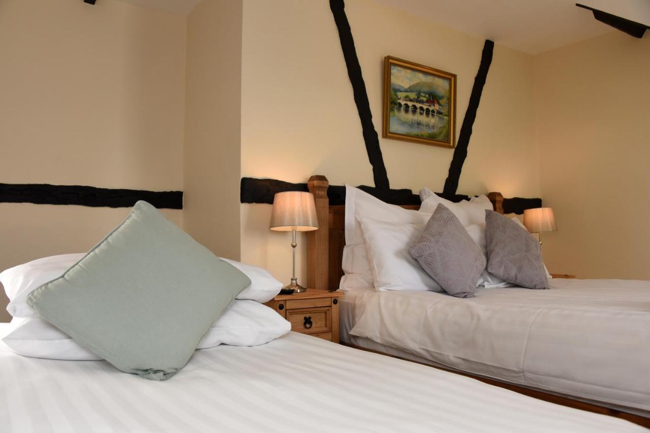 The Llanelwedd Arms Hotel Билт Уелс Екстериор снимка