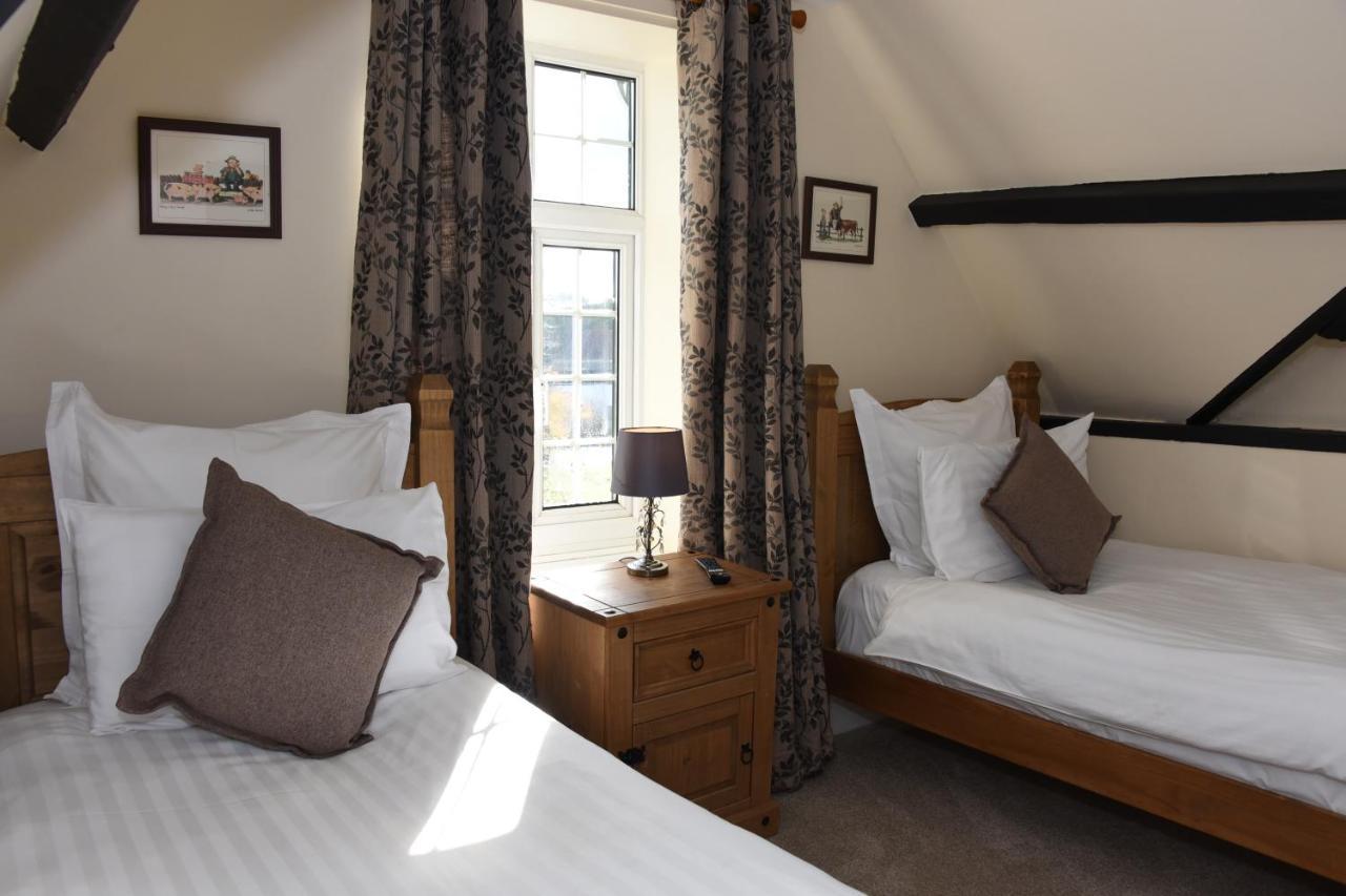 The Llanelwedd Arms Hotel Билт Уелс Екстериор снимка