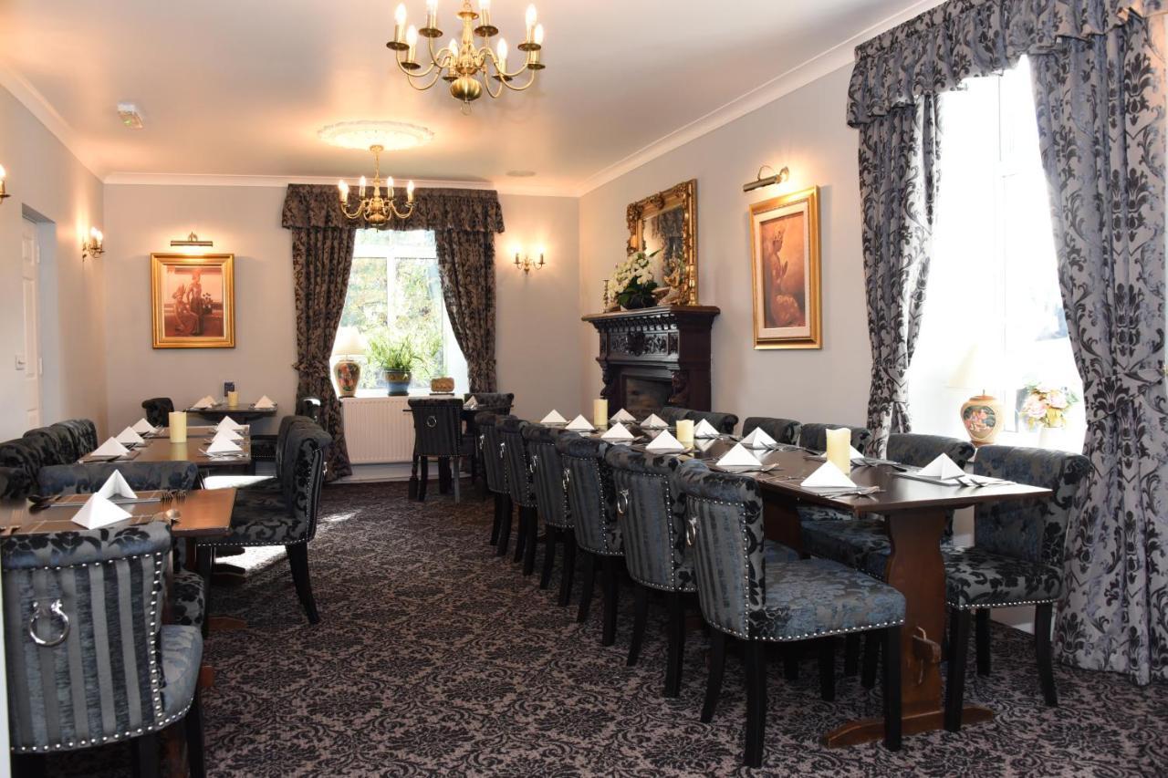 The Llanelwedd Arms Hotel Билт Уелс Екстериор снимка