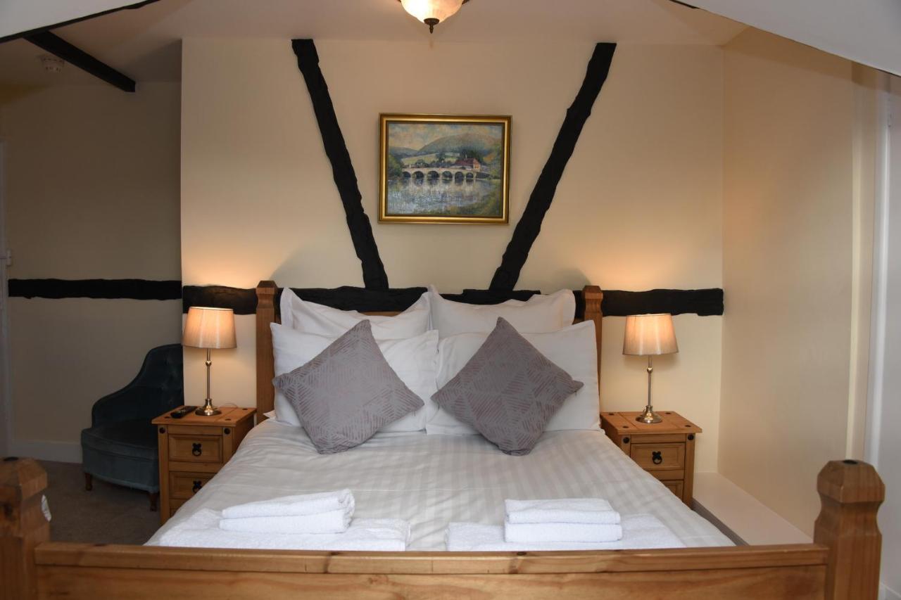 The Llanelwedd Arms Hotel Билт Уелс Екстериор снимка
