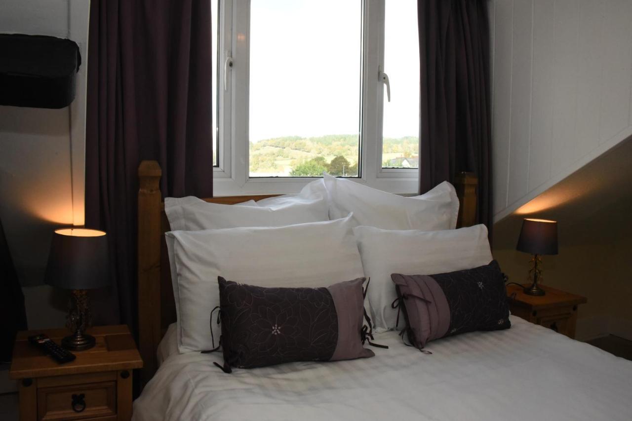 The Llanelwedd Arms Hotel Билт Уелс Екстериор снимка