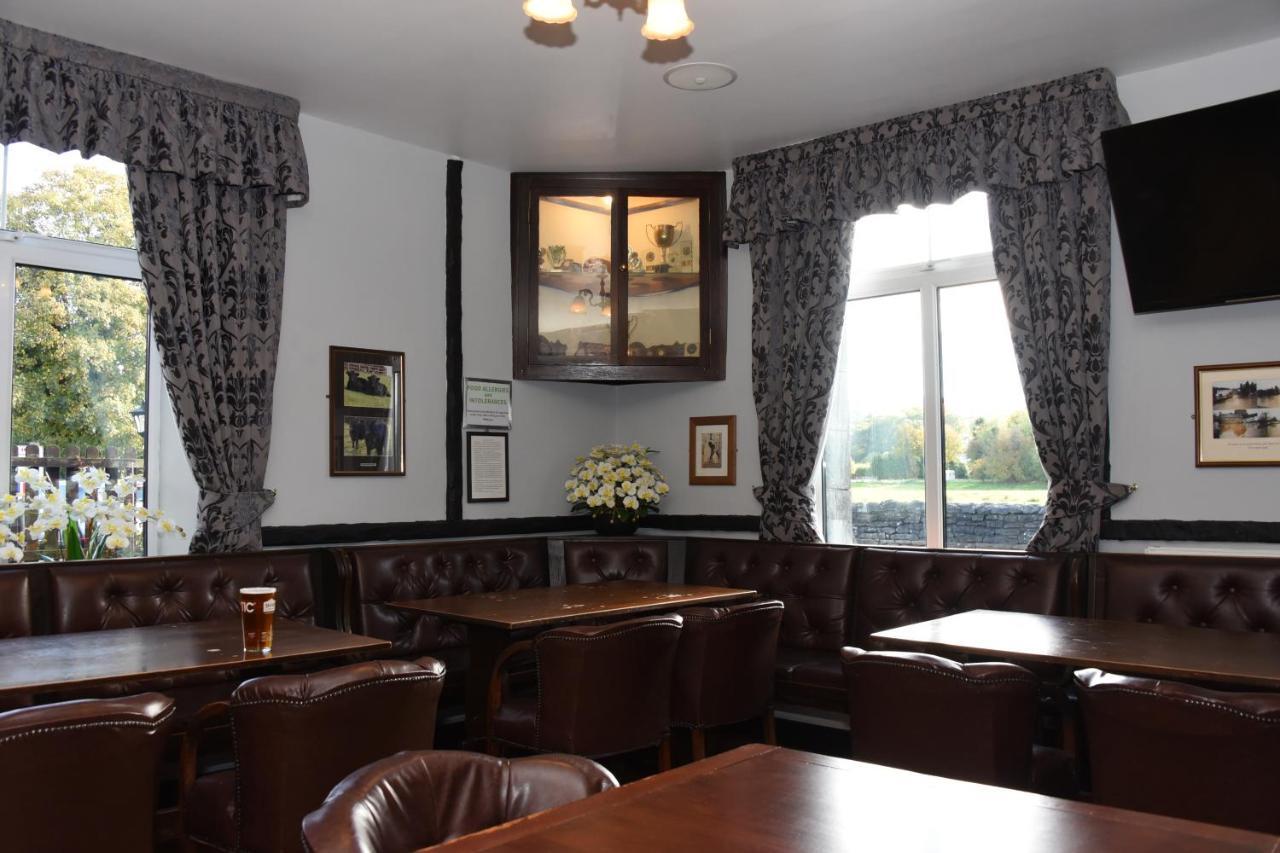 The Llanelwedd Arms Hotel Билт Уелс Екстериор снимка